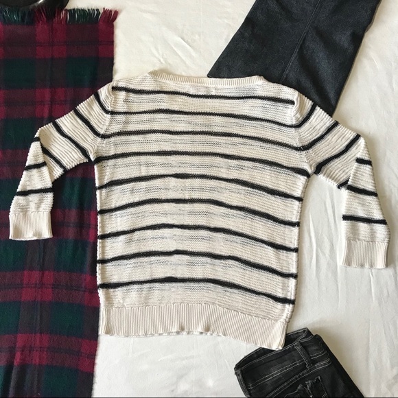❄️GUC🌲LOFT🌲 and White Striped Sweater❄️ - Picture 2 of 4